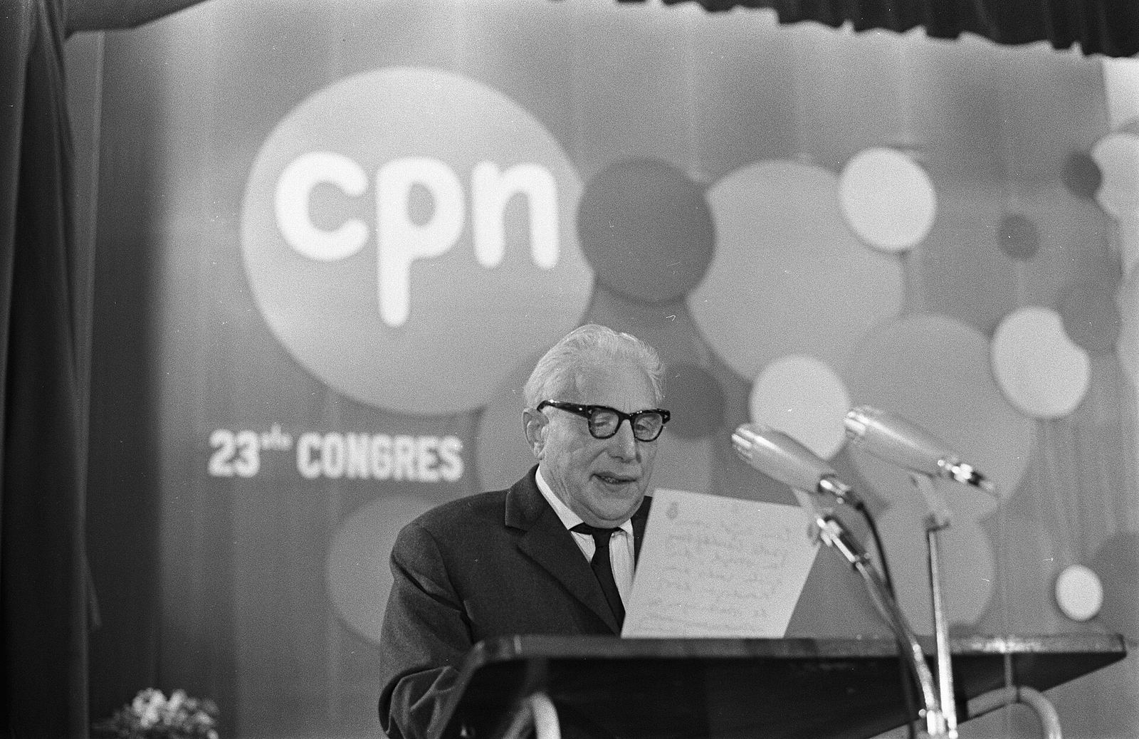 Paul de Groot speaking at the lectern at the 23rd congress of the CPN