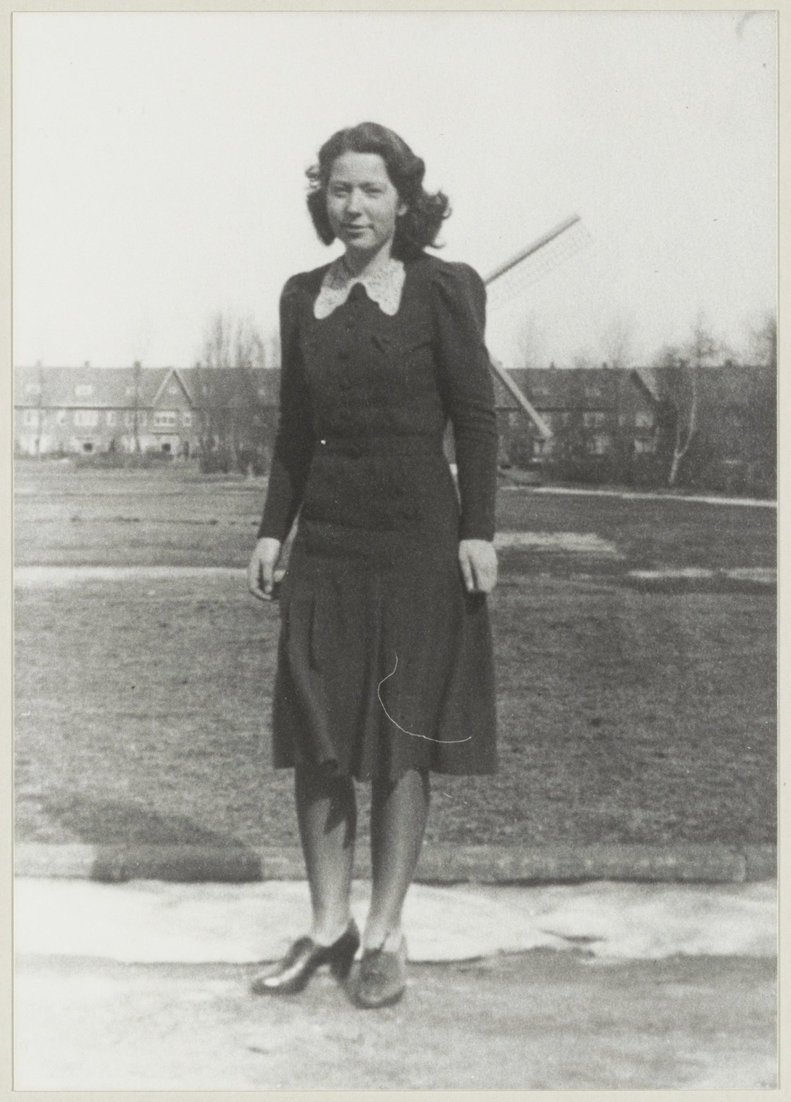 Hannie Schaft standing in the street